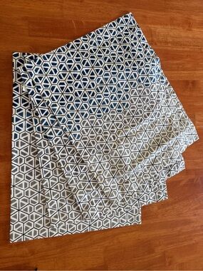 Crate&Barrel Navy and Cream Geometric Placemat